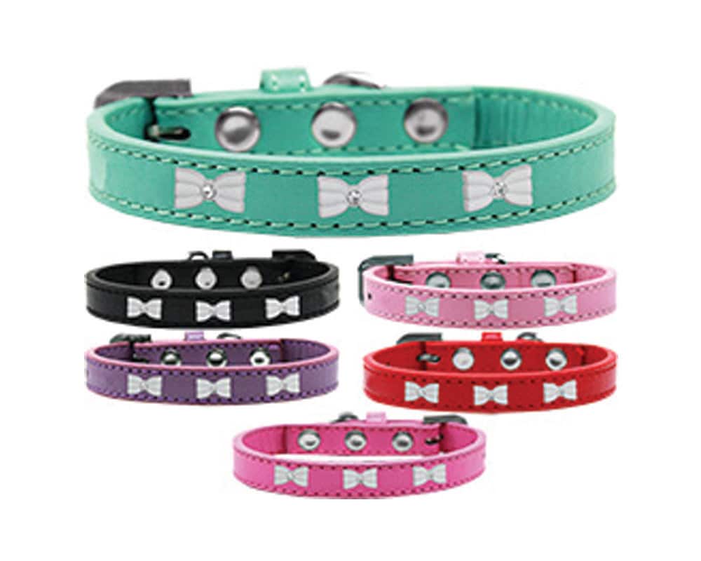 Stylish white bow collar for dogs and puppies, featuring durable metal widgets and a fashionable design.