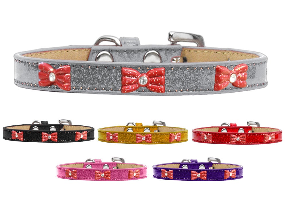 A stylish dog collar featuring a red glitter bow and ice cream widget design, perfect for pets.