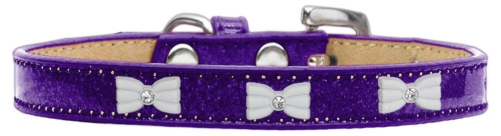 A stylish white bow dog collar featuring colorful ice cream widgets, perfect for pets.