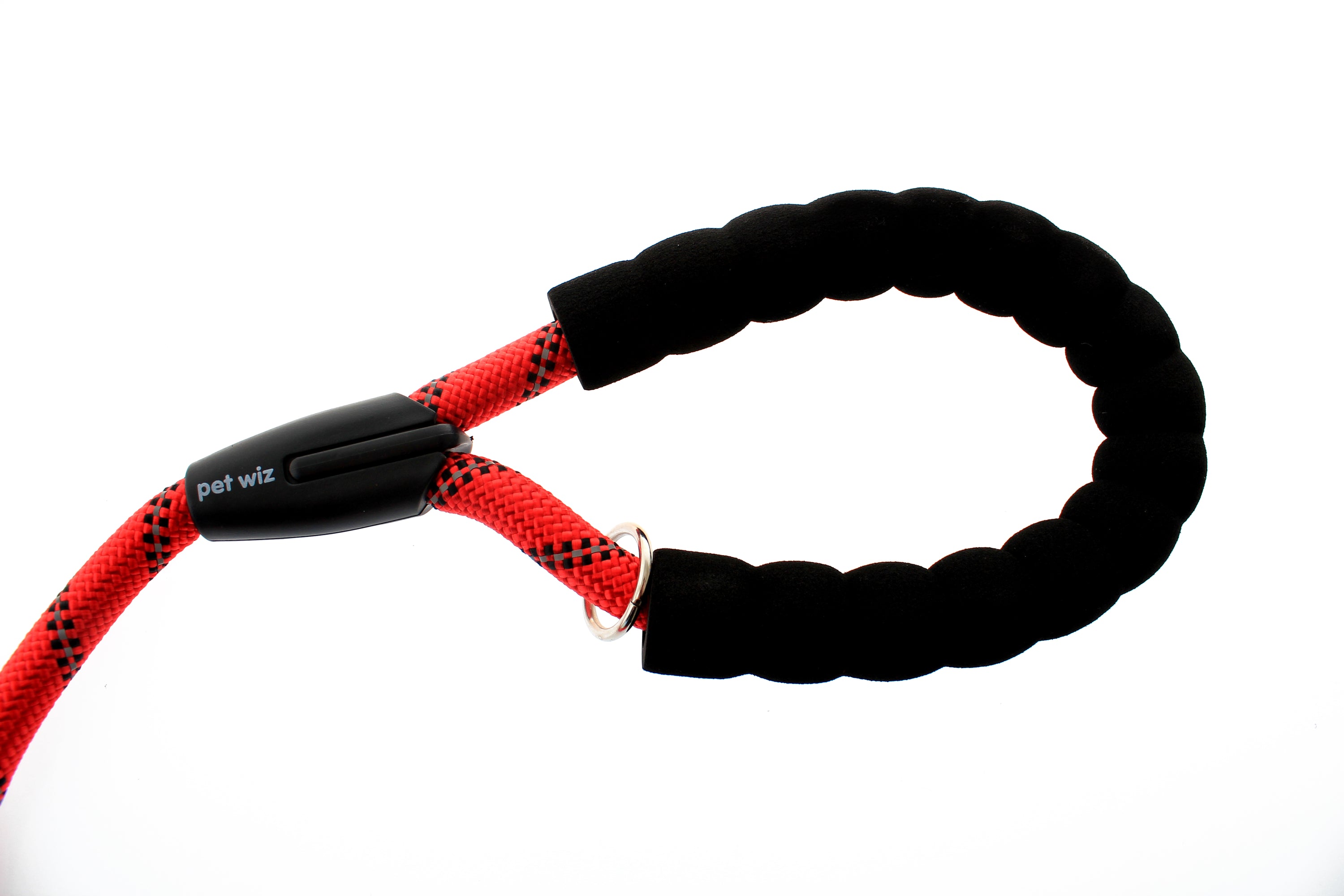 A durable dog rope lead featuring reflective stitching and a comfortable padded handle, ideal for safe nighttime walks.
