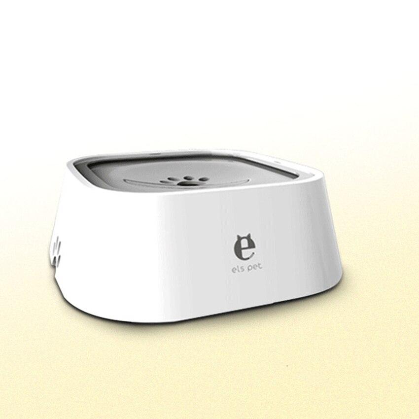 Portable dog water bowl with large capacity, splash-proof design, and non-slip bottom, suitable for travel and outdoor use.