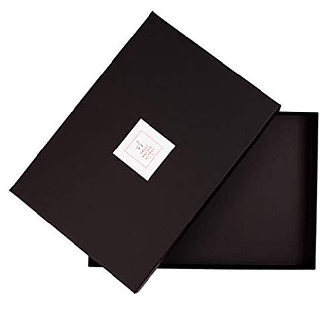 Elegant fuchsia shawl made of 70% baby alpaca and 30% silk, showcasing luxurious texture and vibrant color.