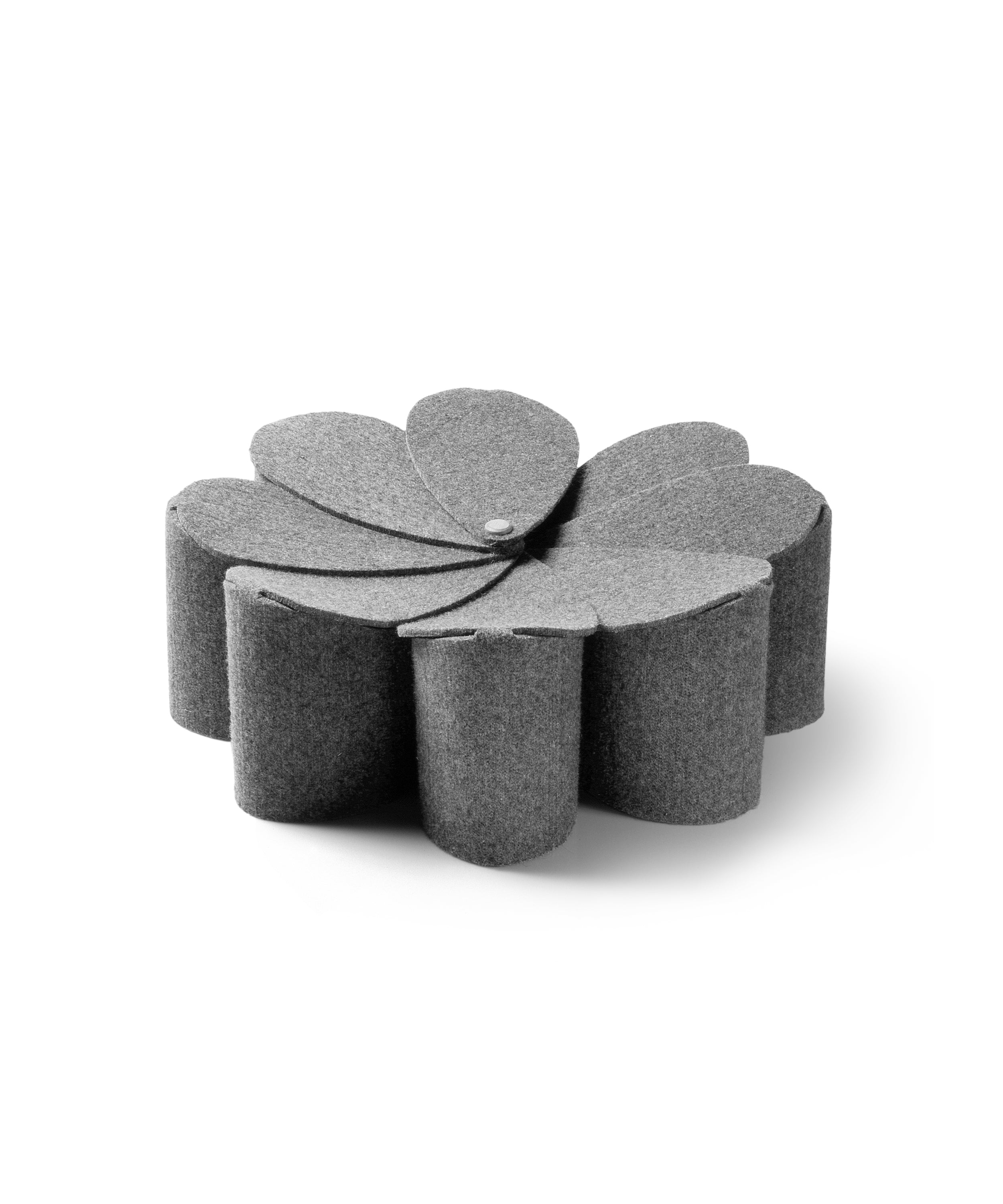 Stylische Katzenliege Flower in elegantem Hellgrau, ideal für kleine bis mittelgroße Katzen, aus robustem Filz gefertigt.