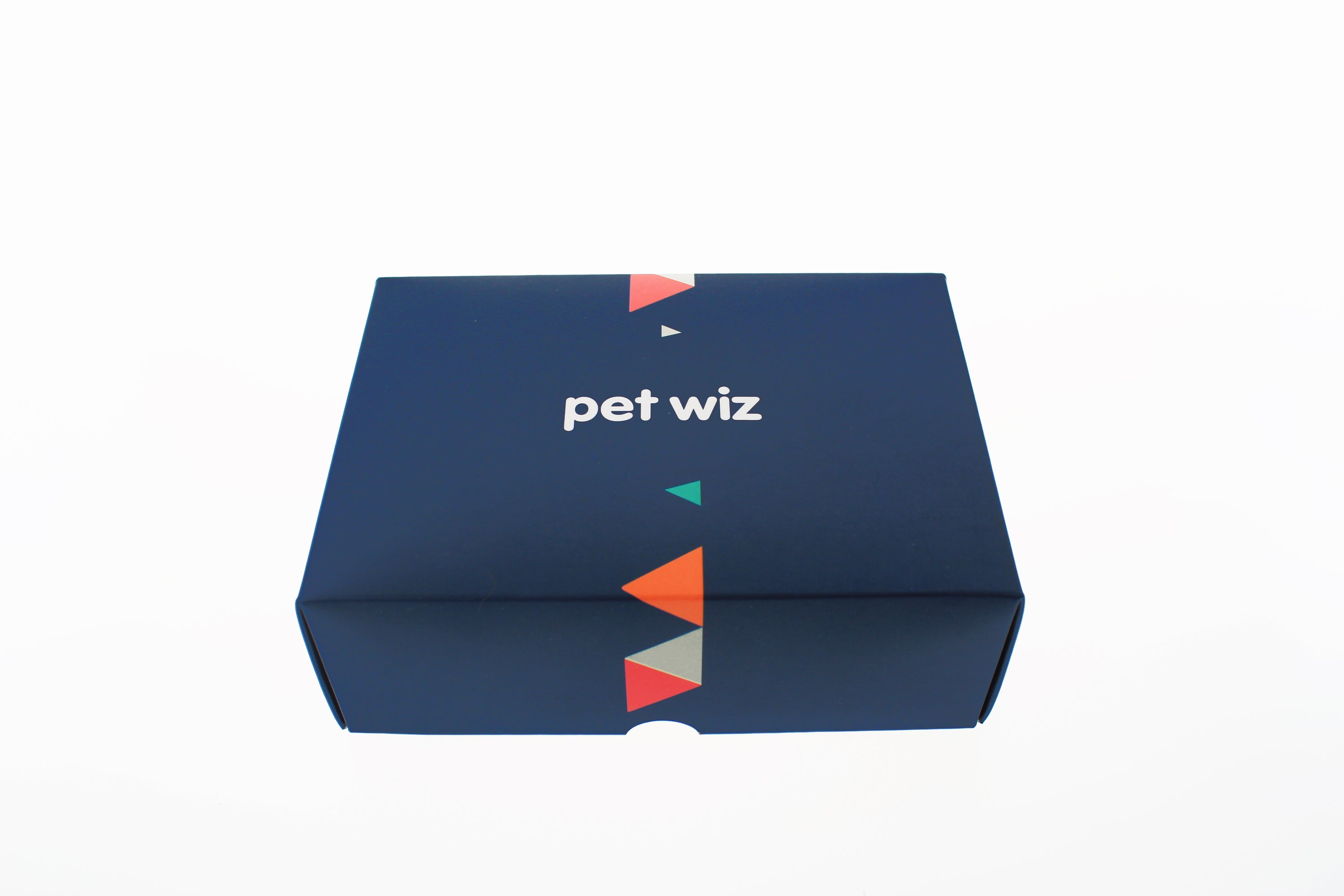 Stylish geometric collar, lead, and harness set for dogs in vibrant colors, showcasing premium materials and design.