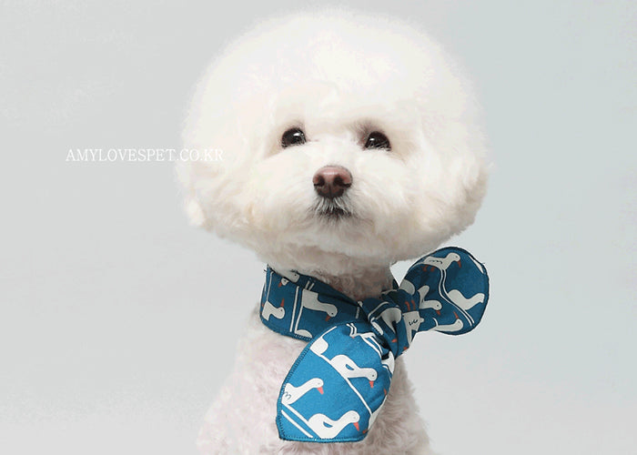 Goose Foam-Scarf in a stylish mix of colors, made from 100% handmade cotton, perfect for pets.