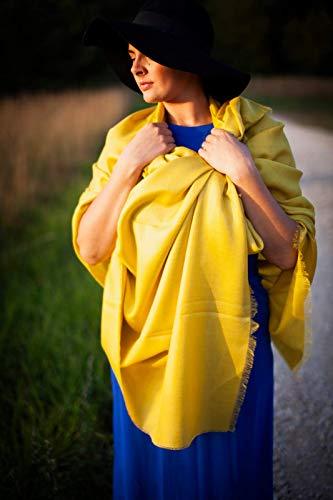 Luxurious Great Natural Alpaca shawl made of 70% royal alpaca and 30% silk, showcasing its soft texture and elegant design.