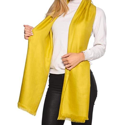 Luxurious Great Natural Alpaca shawl made of 70% royal alpaca and 30% silk, showcasing its soft texture and elegant design.