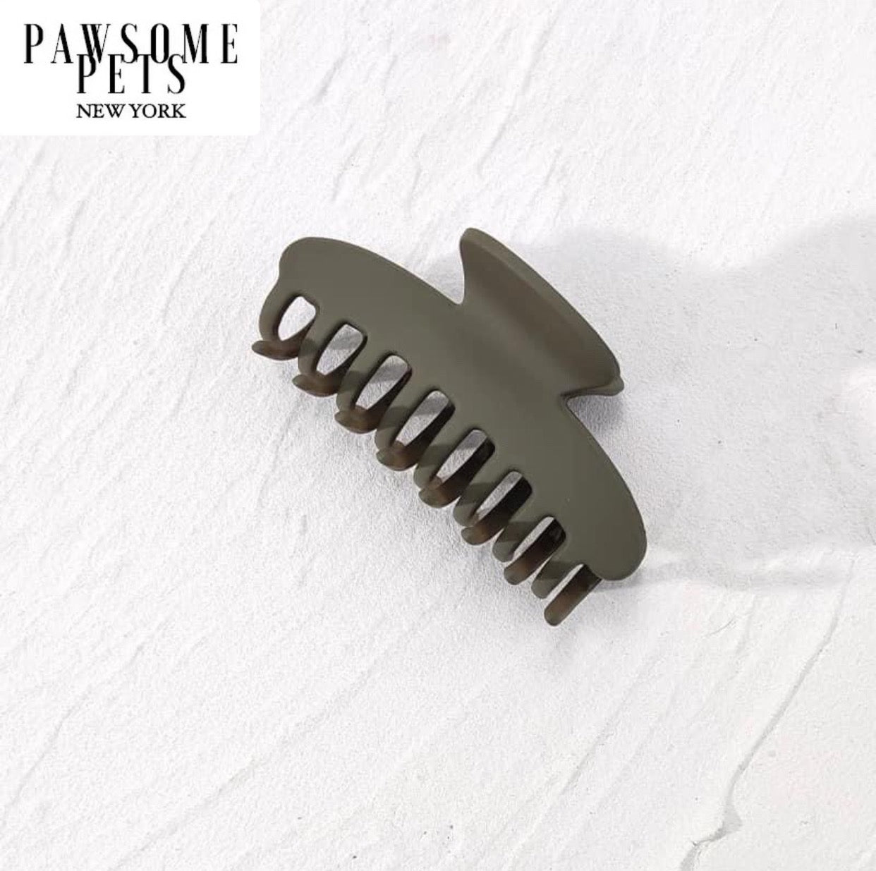 Olive green hair claws designed for thick and long hair, showcasing a stylish and functional accessory for all occasions.