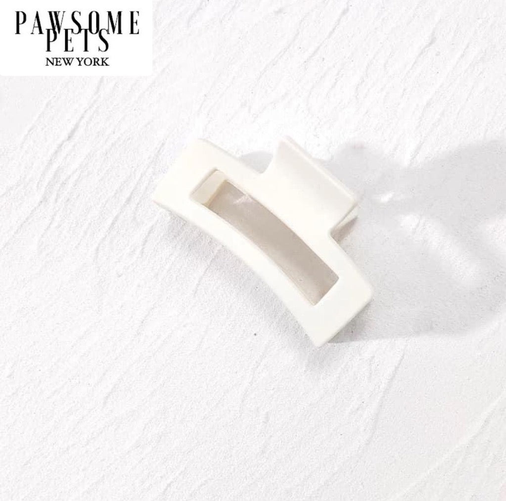 Stylish white hair claws designed for thick and long hair, showcasing their elegant design and secure grip.