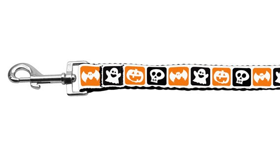 A stylish Halloween-themed nylon collar and leash for dogs and cats, featuring a classic design with vibrant colors and durable materials.