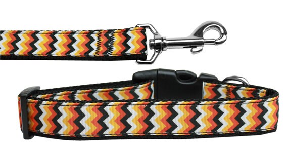 Halloween-themed nylon collar and leash for pets featuring a pumpkin chevron design, suitable for dogs and cats.