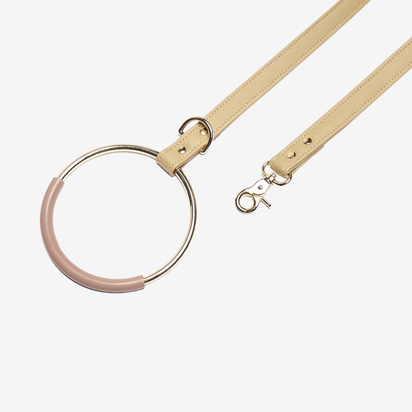 Hoopsy Leash in Sand featuring a unique hoop handle and gold hardware, made from eco-friendly cactus leather.
