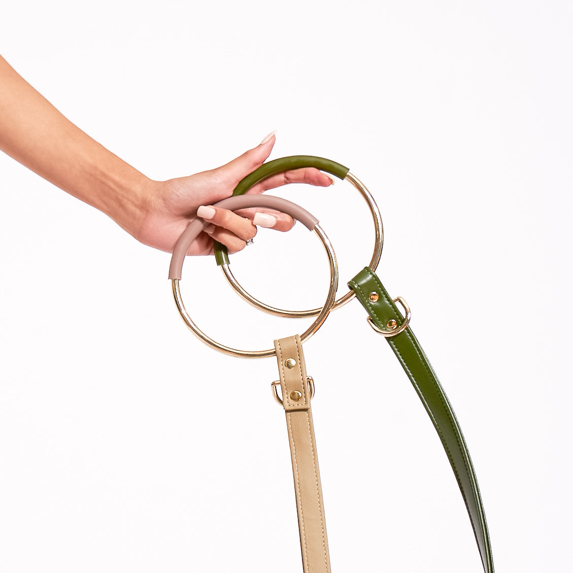 Hoopsy Leash in Sand featuring a unique hoop handle and gold hardware, made from eco-friendly cactus leather.