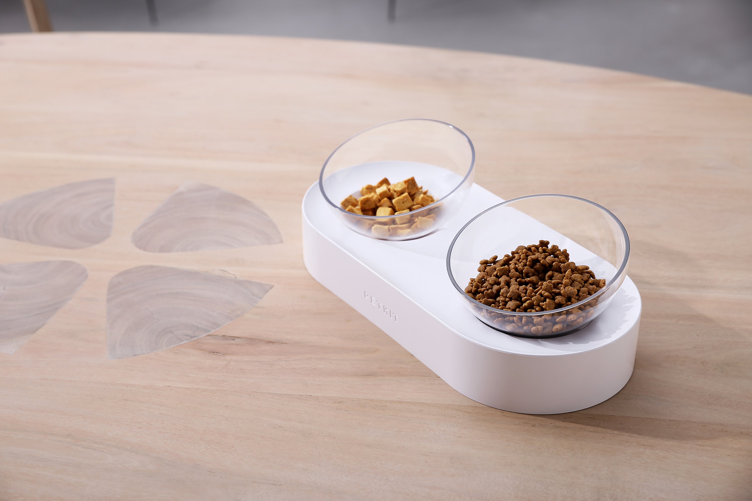 Instachew PETKIT Fresh Nano Cat Bowl featuring an ergonomic design, skid-proof base, and removable clear bowls for easy cleaning.