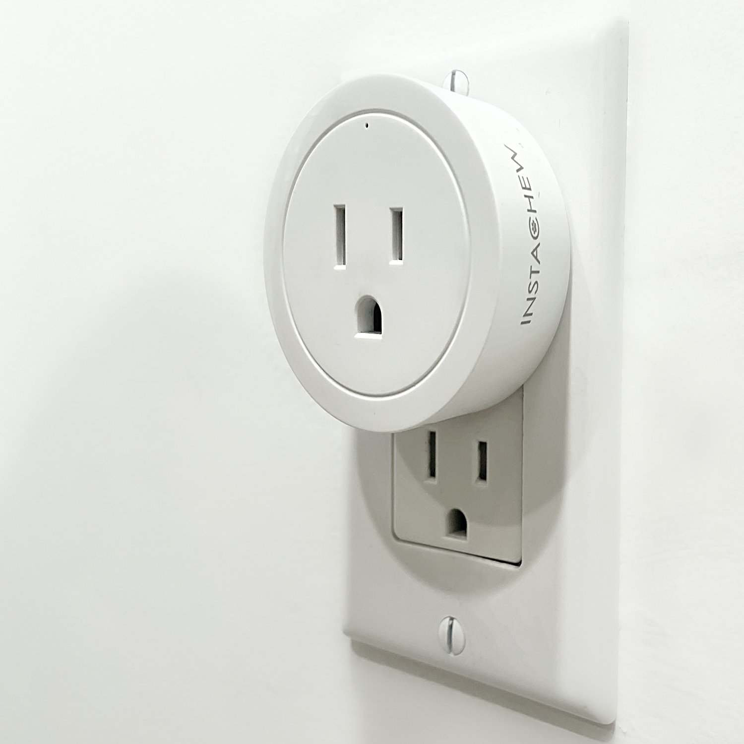 INSTACHEW PureConnect Smart Plug with USB port, designed for home automation and compatible with Alexa and Google Assistant.
