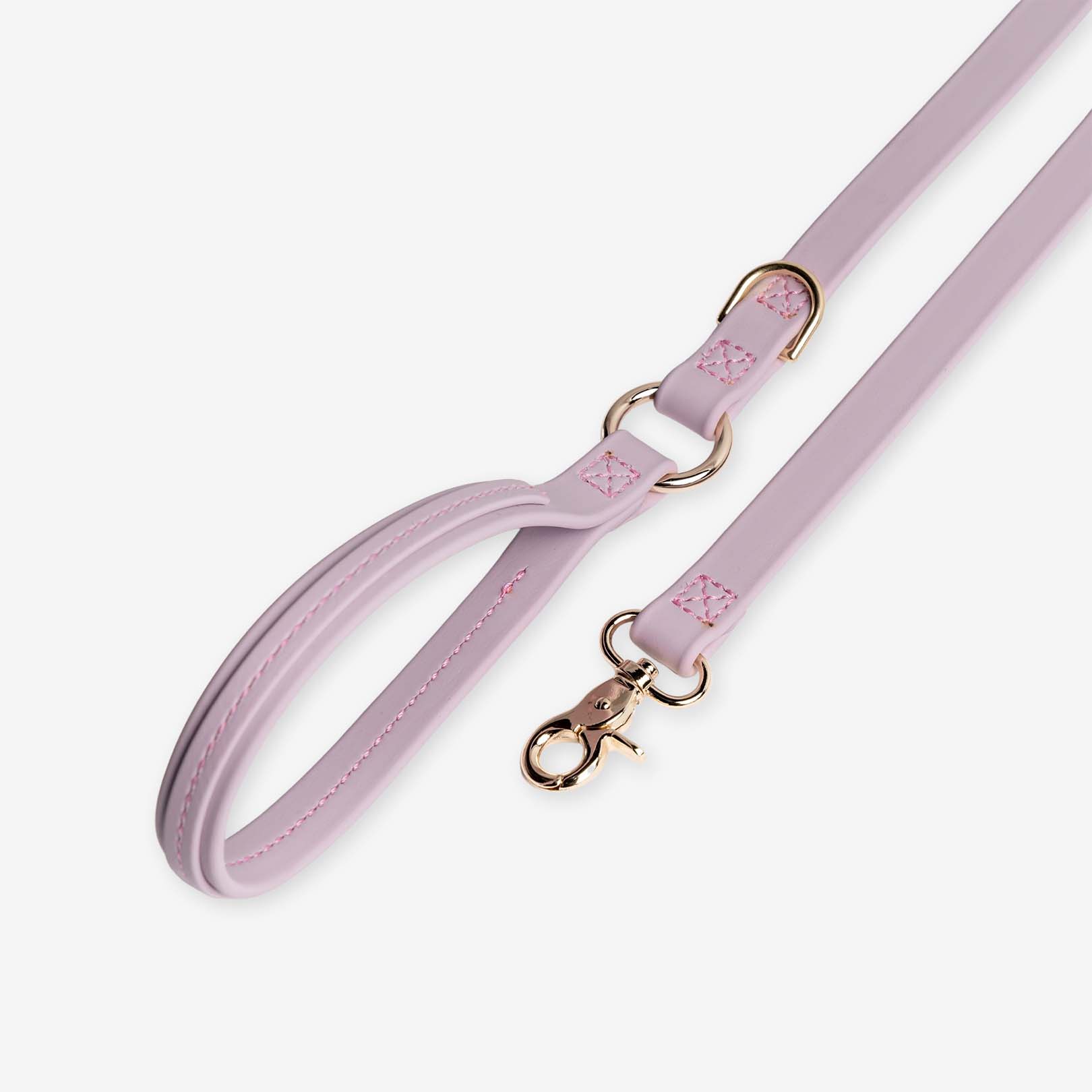 A stylish Jump Around Leash made from durable Super Heavy Biothane, featuring a one-hand clasp and D-ring attachment, perfect for active dogs.