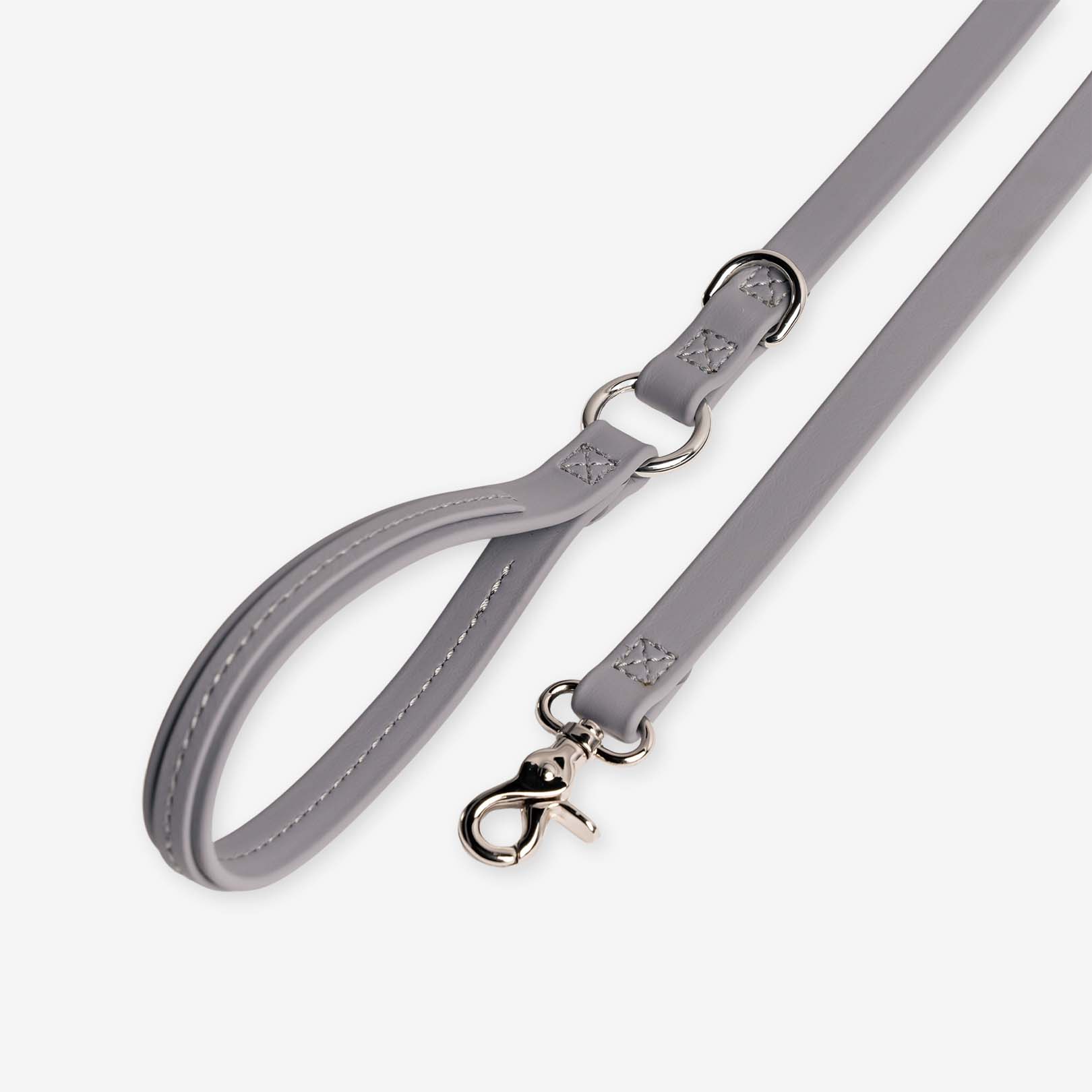 A stylish Jump Around Leash made from durable Super Heavy Biothane, featuring a one-hand clasp and D-ring attachment, perfect for active dogs.