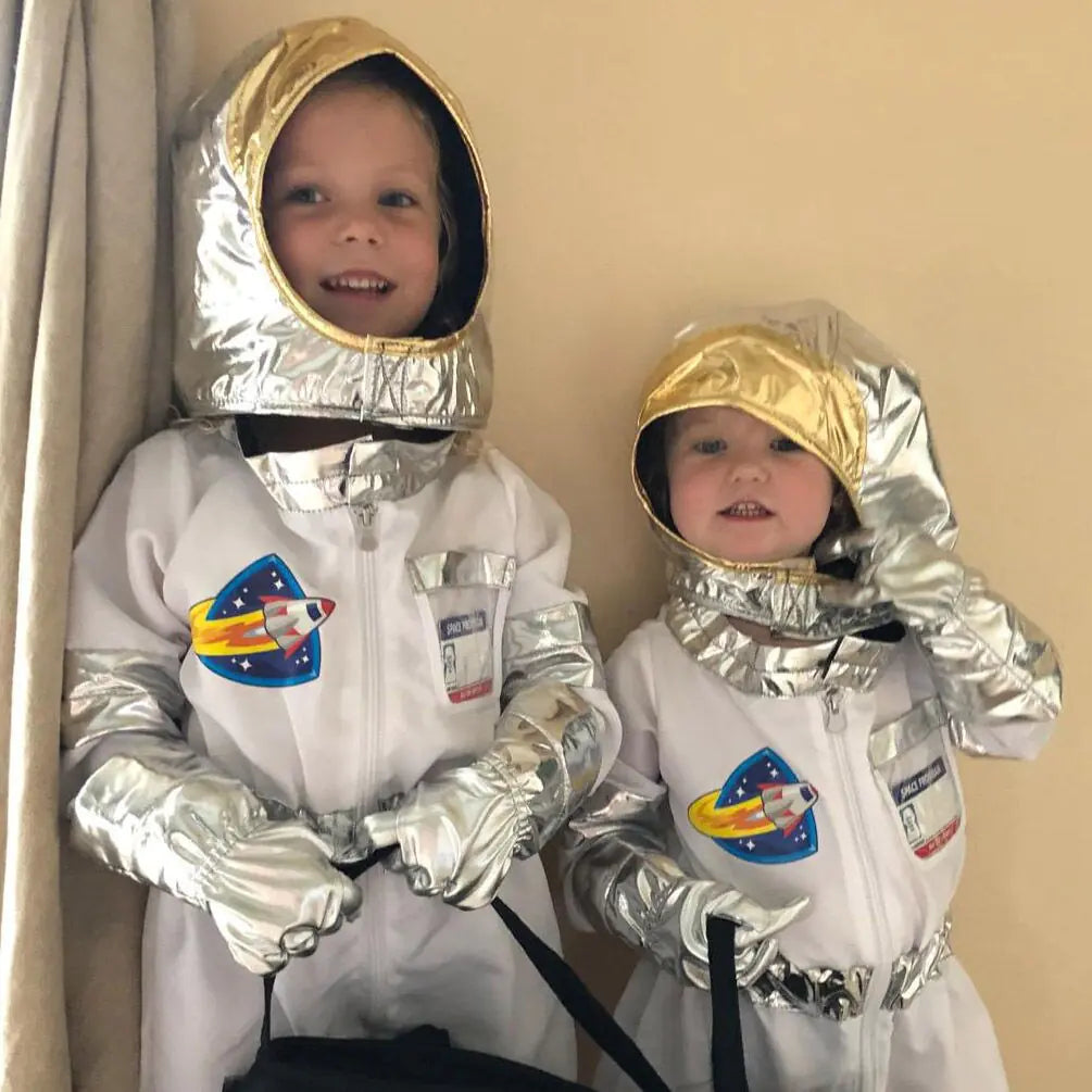 Kids Astronaut Halloween Costume Set featuring a realistic jumpsuit and helmet, perfect for young space explorers.