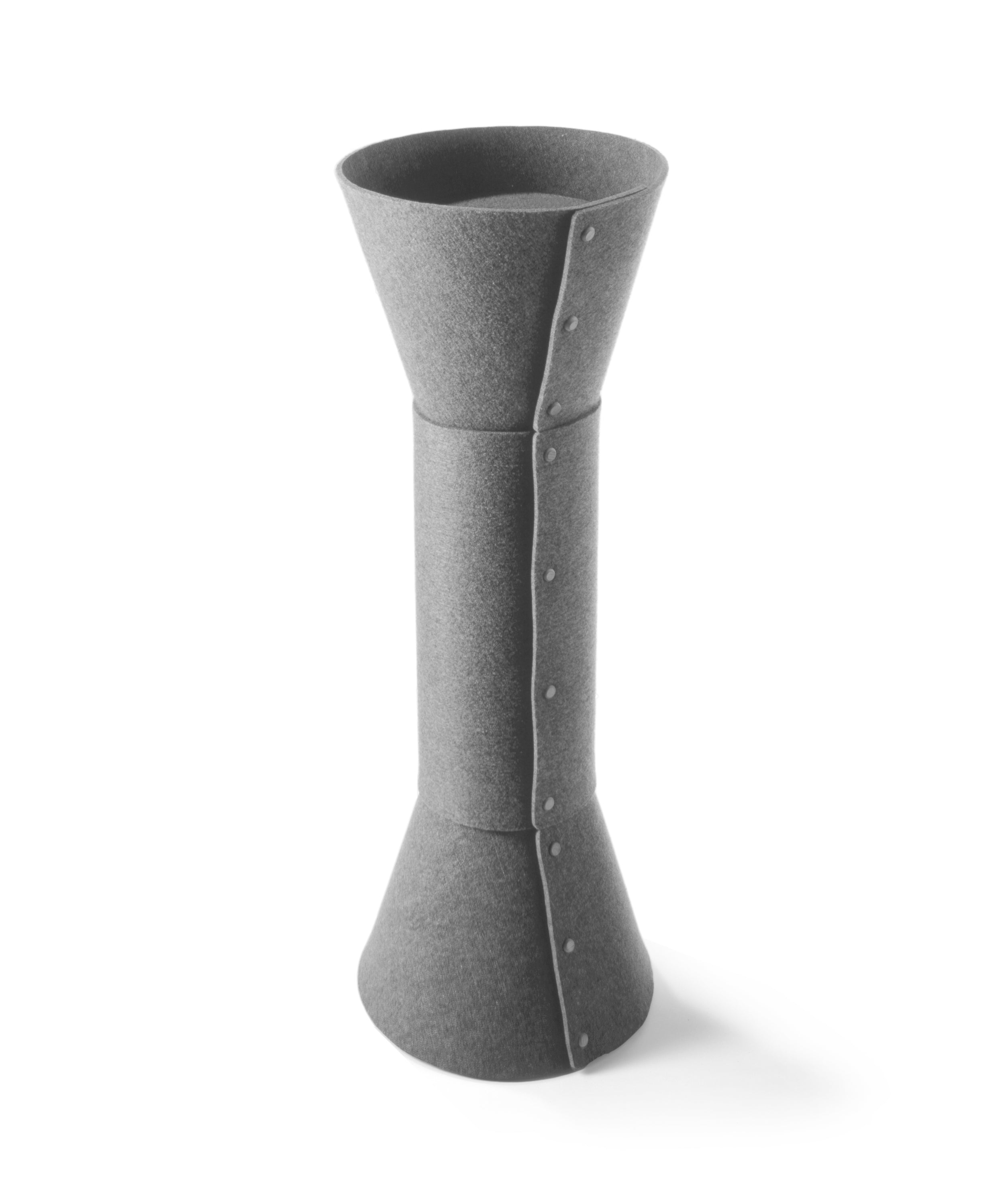 Hochwertiger Kratzbaum Lighthouse für Katzen mit Hochsitz und Liegeschale, gefertigt aus strapazierfähigem Filz.