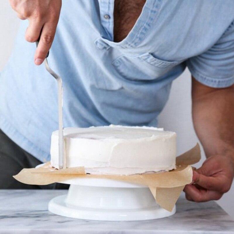 A Non-slip Cake Turntable featuring a lace design, ideal for cake decorating and DIY baking projects, made from eco-friendly plastic.