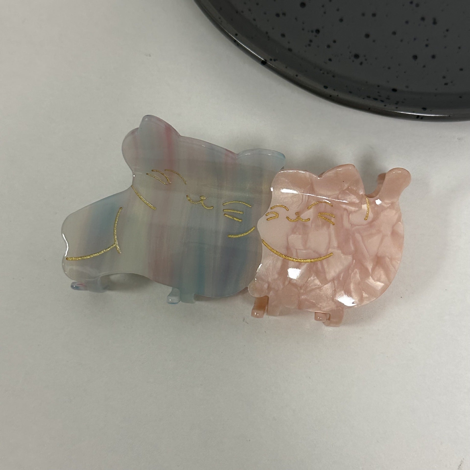 Hand-painted claw hair clip featuring a pug design, crafted from eco-friendly cellulose acetate.