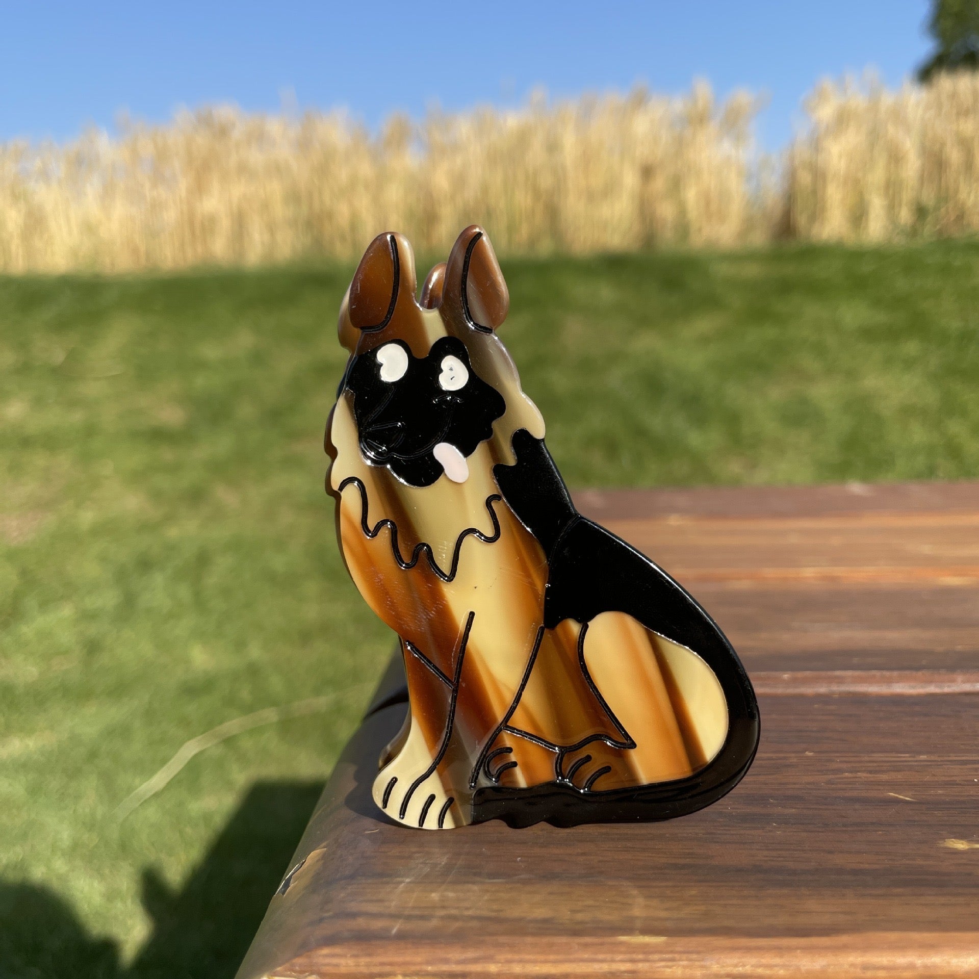 Hand-painted claw hair clip featuring a Pug design, made from eco-friendly cellulose acetate.