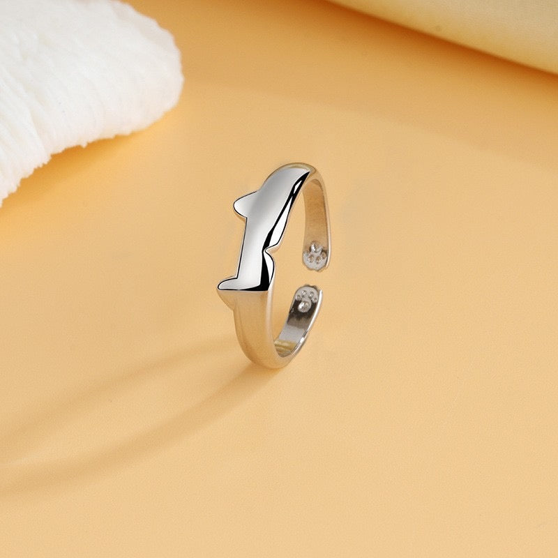 Adjustable 925 sterling silver ring featuring cat ears and paw design, perfect for pet lovers.