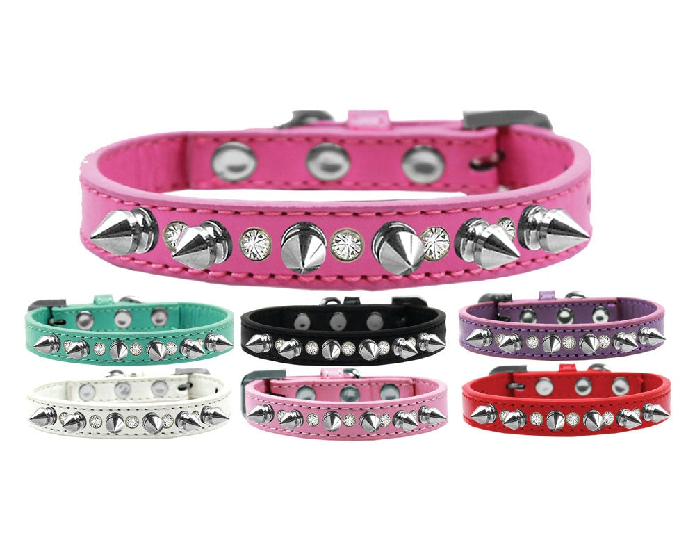 Stylish pet collar featuring clear crystals and silver spikes, designed for dogs and cats.