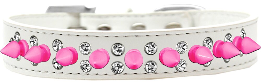 Bright pink spike collar for pets with clear crystals, showcasing a stylish design for dogs and cats.