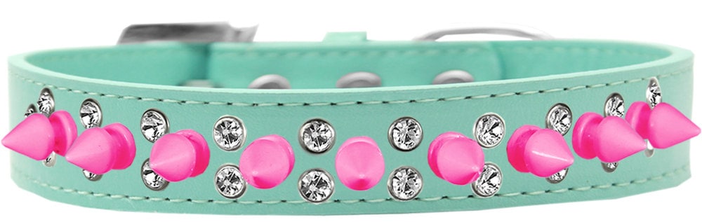 Bright pink spike collar for pets with clear crystals, showcasing a stylish design for dogs and cats.