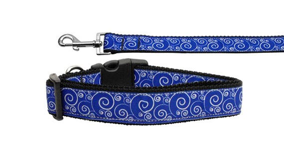 Blue and white swirly nylon collar and leash for pets, showcasing a stylish design and durable construction.