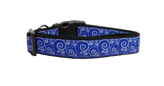 Blue and white swirly nylon collar and leash for pets, showcasing a stylish design and durable construction.