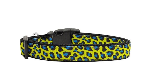 Blue and yellow leopard print nylon collar and leash for dogs and cats, showcasing its vibrant design and durable material.