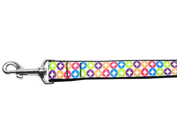 A stylish nylon collar and leash set for pets featuring a bright diamond pattern, showcasing durability and safety features.