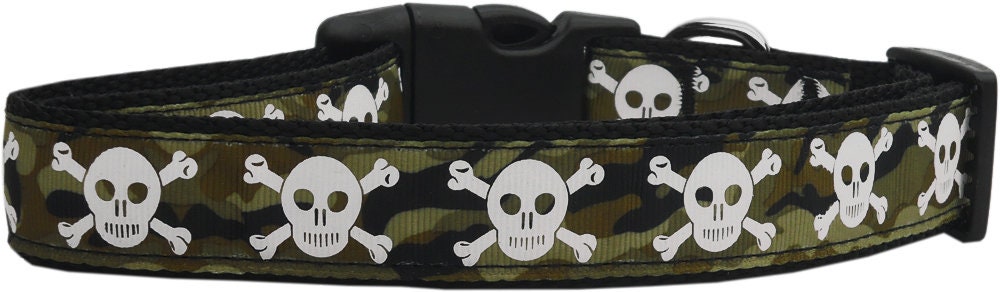 Camo Skulls nylon collar and leash for dogs and cats, featuring military-grade nylon and stylish design.