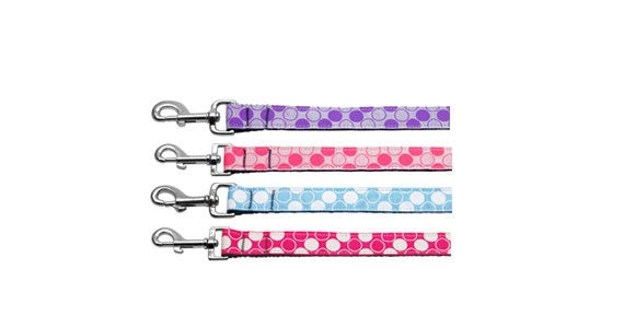 A stylish nylon collar and leash set for pets featuring a diagonal dots design, showcasing durability and safety features.