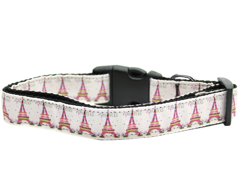 Stylish nylon collar and leash for pets featuring Eiffel Tower design, made from durable military-grade nylon.