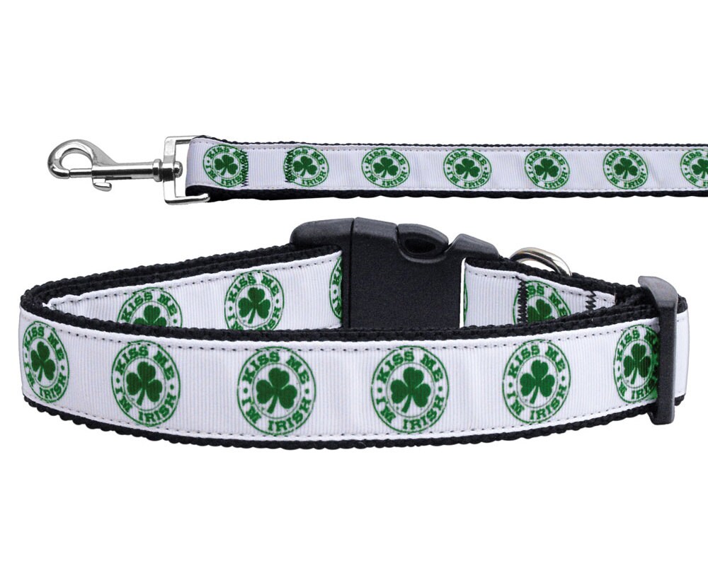 A stylish nylon collar and leash for pets featuring the phrase 'Kiss Me I'm Irish', made from durable materials.