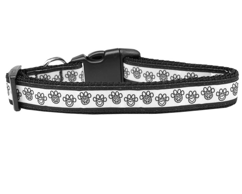 Stylish nylon collar and leash set for dogs and cats featuring a 'Peace Paw' design, showcasing durability and safety features.