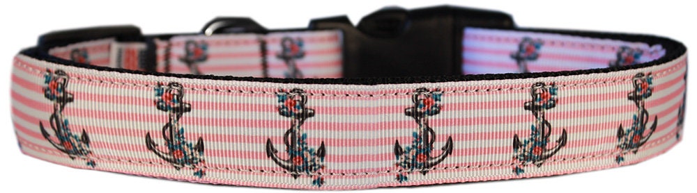 A stylish pink nylon collar and leash for dogs and cats featuring an anchor pattern, showcasing durability and safety features.