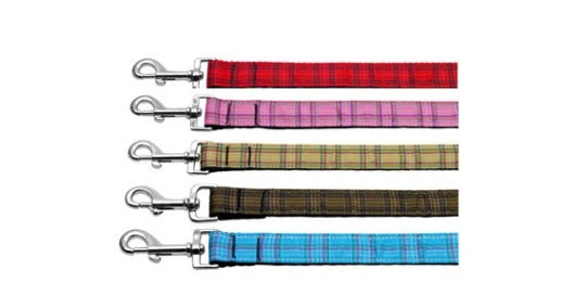 A stylish plaid nylon collar and leash set for dogs and cats, showcasing durability and safety features.