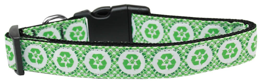 A stylish nylon collar and leash set for dogs and cats, featuring a durable design and a breakaway buckle for safety.