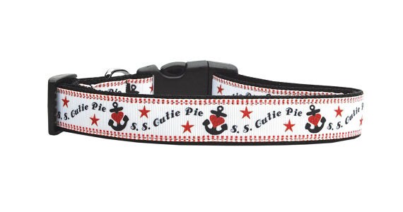 Stylish nylon collar and leash for pets, featuring a colorful ribbon design and adjustable buckles for comfort and safety.