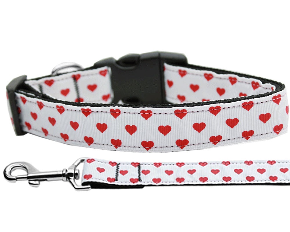 Stylish nylon collar and leash for pets featuring white and red dotty hearts design, perfect for dogs and cats.