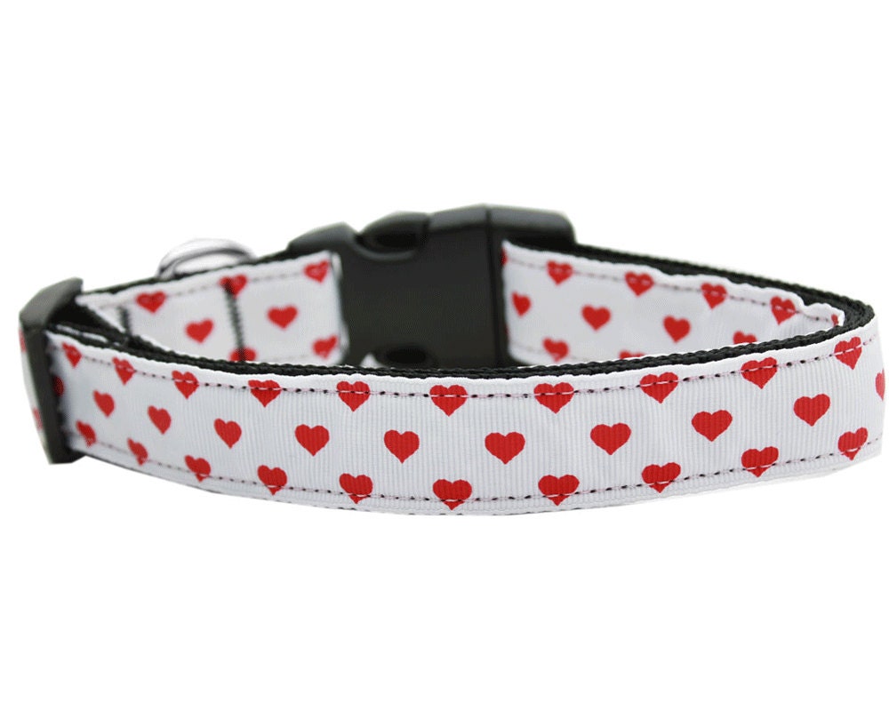 Stylish nylon collar and leash for pets featuring white and red dotty hearts design, perfect for dogs and cats.
