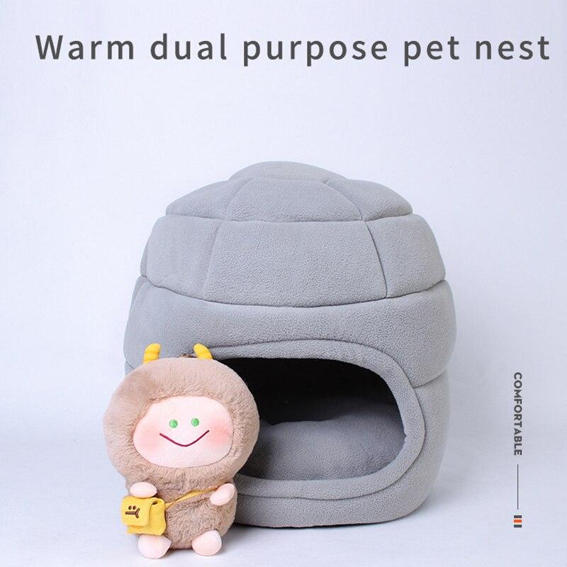 A cozy and portable cat house made of super soft fleece, designed for winter warmth, suitable for both cats and dogs.