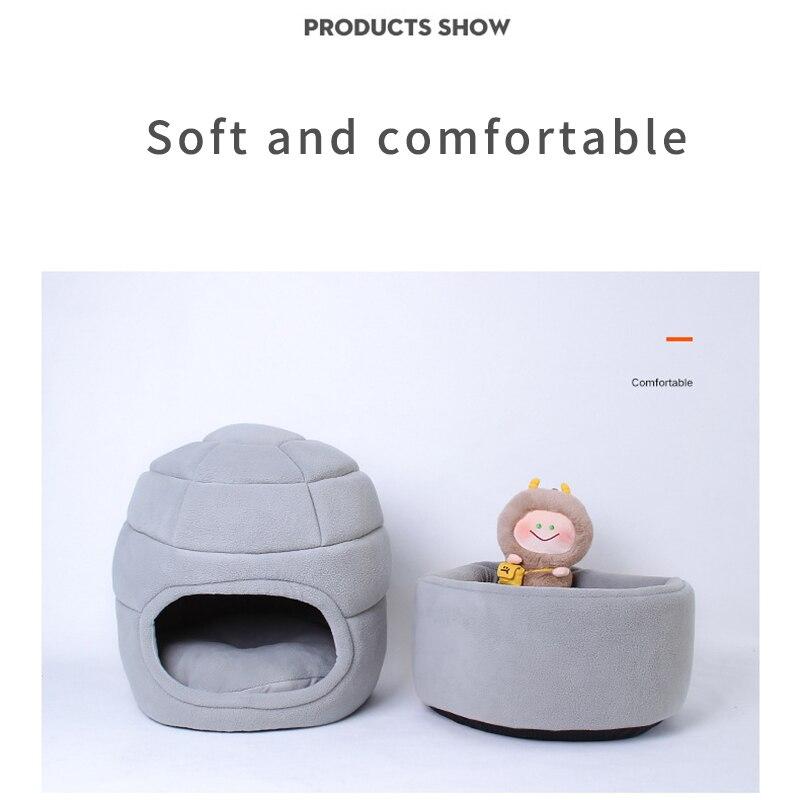 A cozy and portable cat house made of super soft fleece, designed for winter warmth, suitable for both cats and dogs.