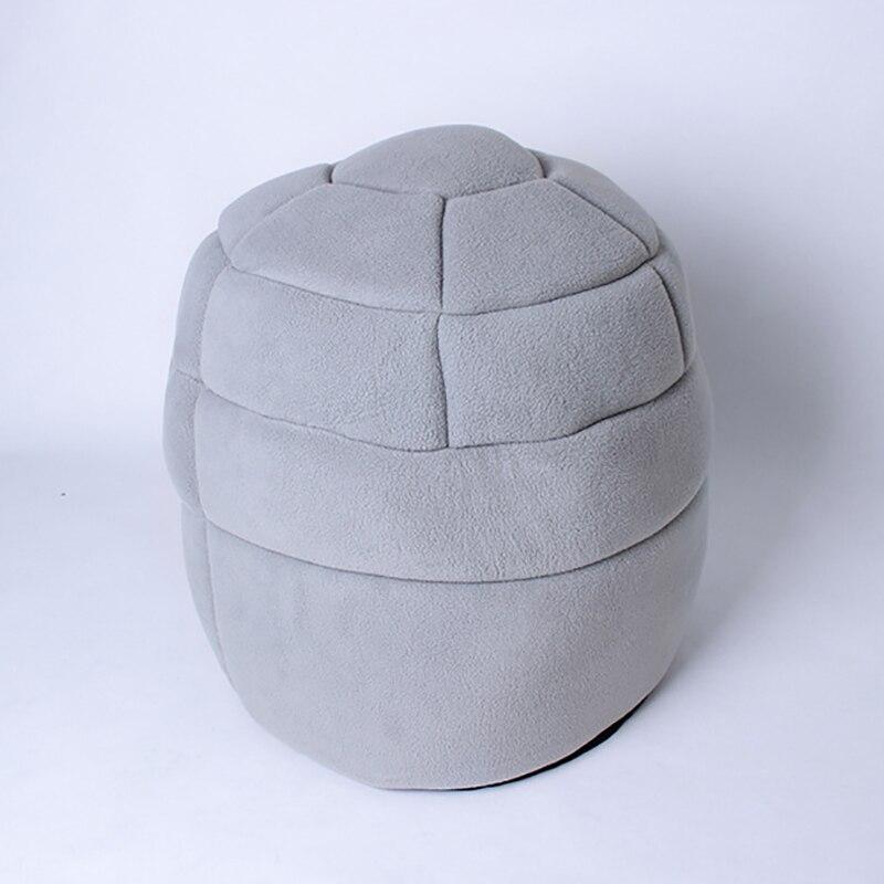 A cozy and portable cat house made of super soft fleece, designed for winter warmth, suitable for both cats and dogs.