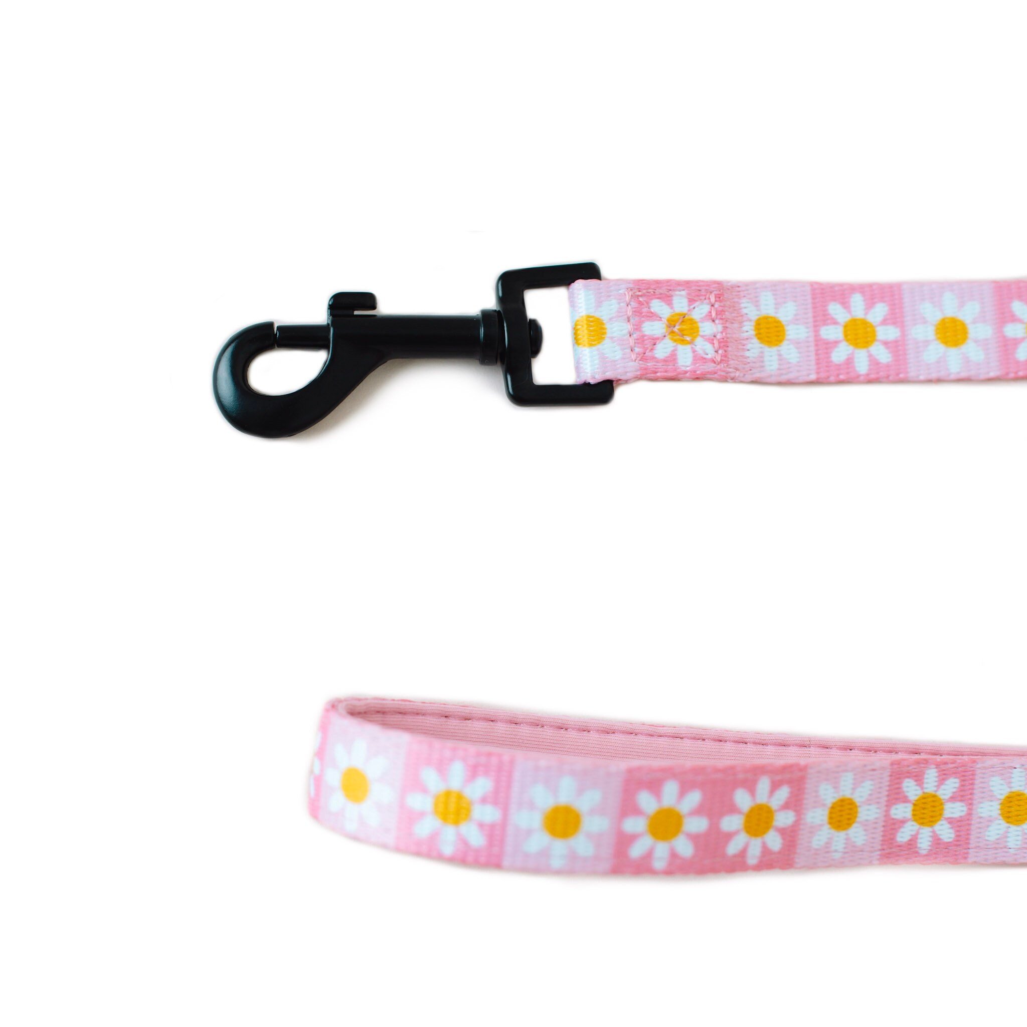 Precious Peach Daisy Leash featuring a padded handle, D-ring for poo bags, and durable metal trigger snap, designed for stylish dog walks.