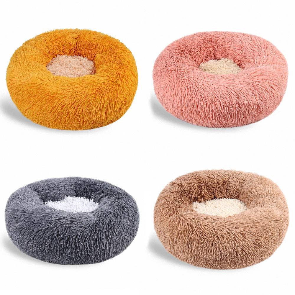 Round plush pet litter in color blocking design, suitable for cats and dogs, featuring anti-skid fabric and thermal insulation.